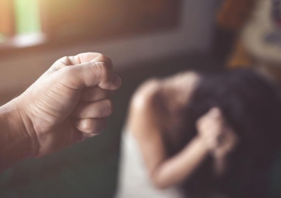 ayuda a las mujeres que sufren violencia